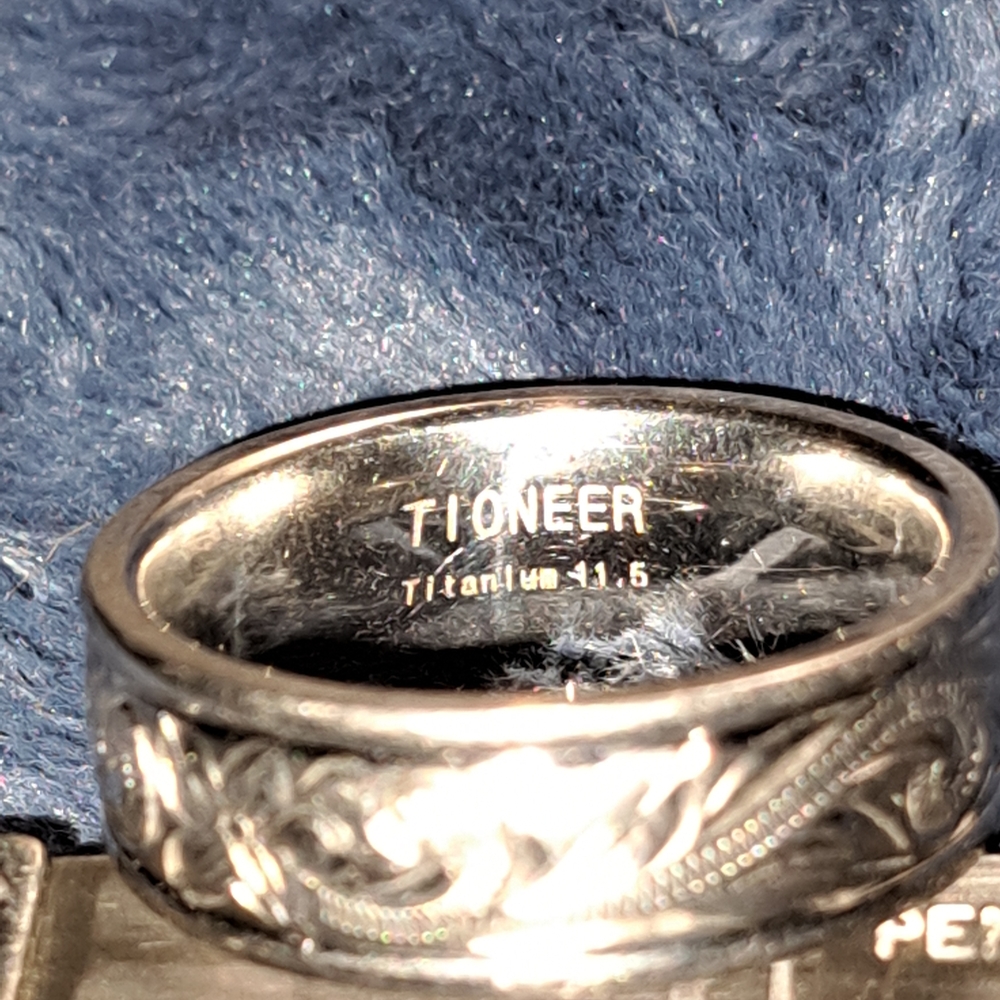 Silver Titanium Men's Patterned Ring - image 4